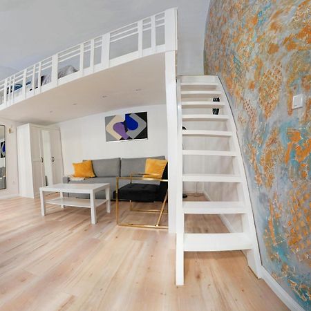 Goldart Design Apartment In The Heart Of Boedapest Buitenkant foto