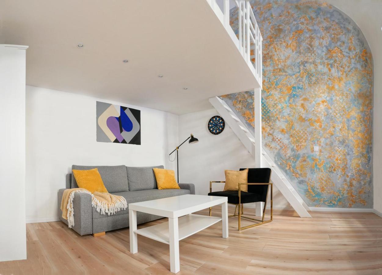 Goldart Design Apartment In The Heart Of Boedapest Buitenkant foto