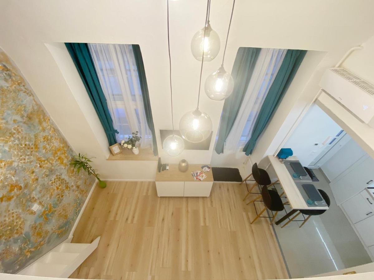 Goldart Design Apartment In The Heart Of Boedapest Buitenkant foto