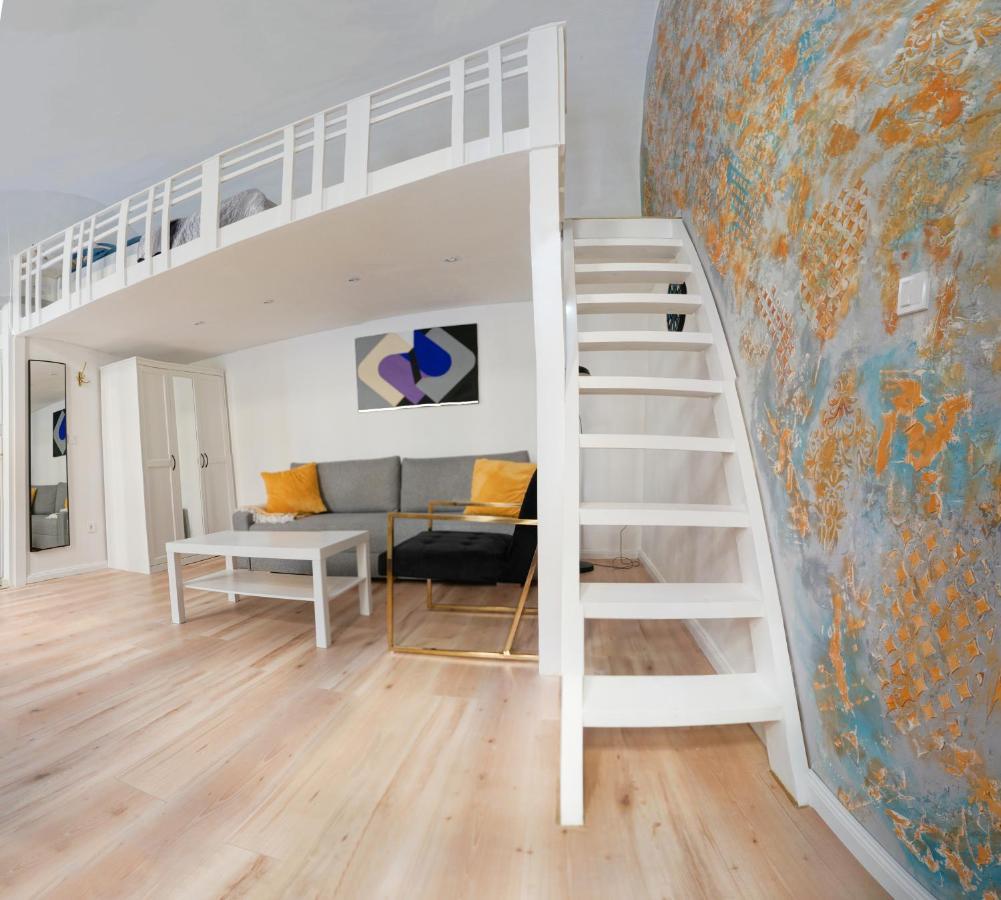 Goldart Design Apartment In The Heart Of Boedapest Buitenkant foto