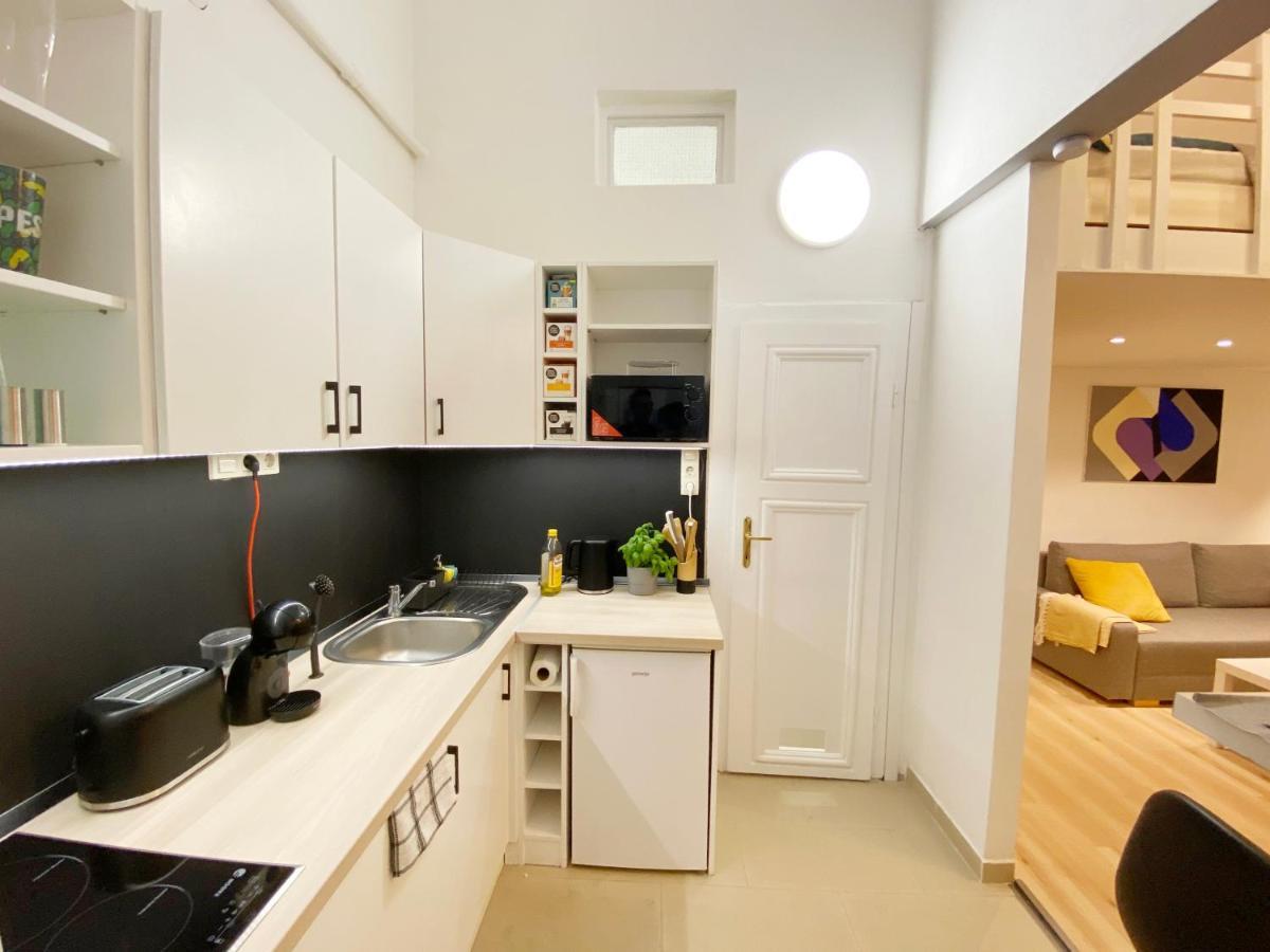 Goldart Design Apartment In The Heart Of Boedapest Buitenkant foto
